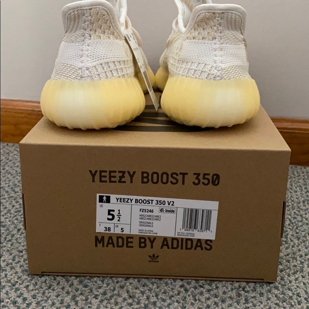 Yeezy Boost 350 V2 - Picture 11 of 12
